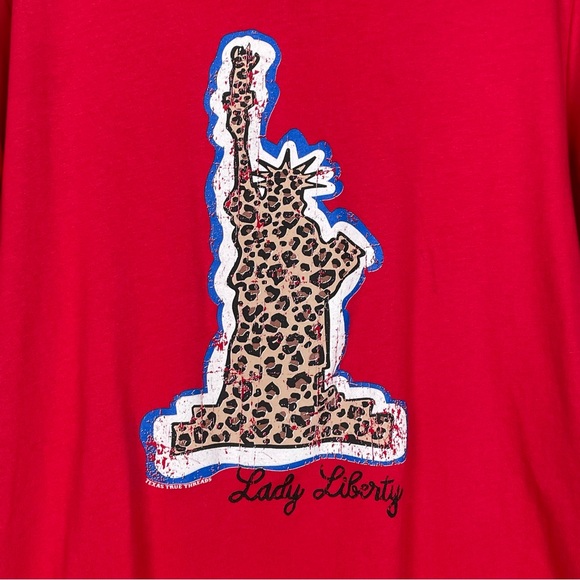 Texas True Threads Size XL Leopard Lady of Liberty Red V-neck T-shirt - Picture 4 of 8